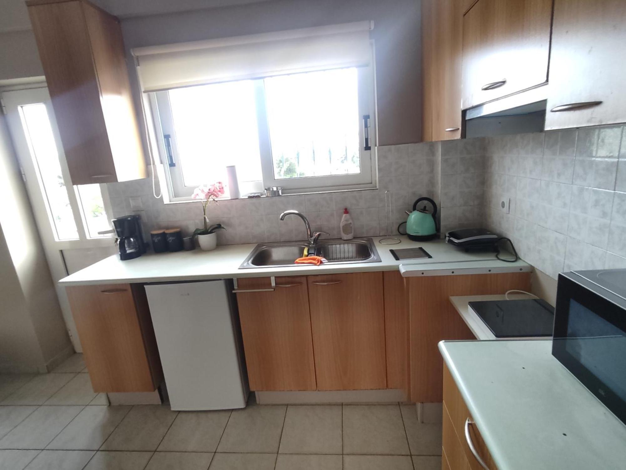 Aktis Apartment Near Airport Артемида Екстериор снимка