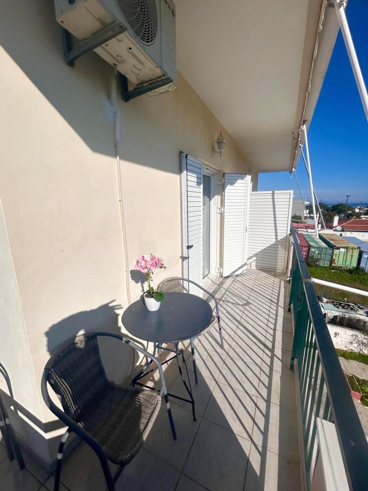 Aktis Apartment Near Airport Артемида Екстериор снимка
